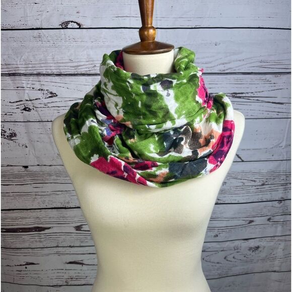 Beautiful Rose Scarf - Picture 1 of 8